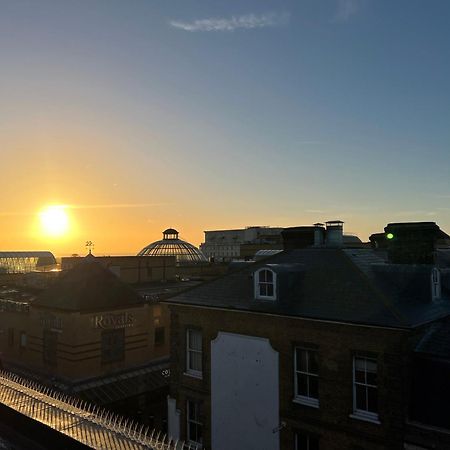 Stunning New Penthouse Apartment Southend-on-Sea Exterior photo