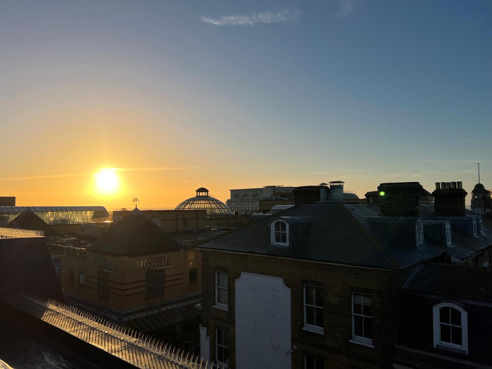 Stunning New Penthouse Apartment Southend-on-Sea Exterior photo
